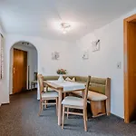 Haus Crystal דירה *